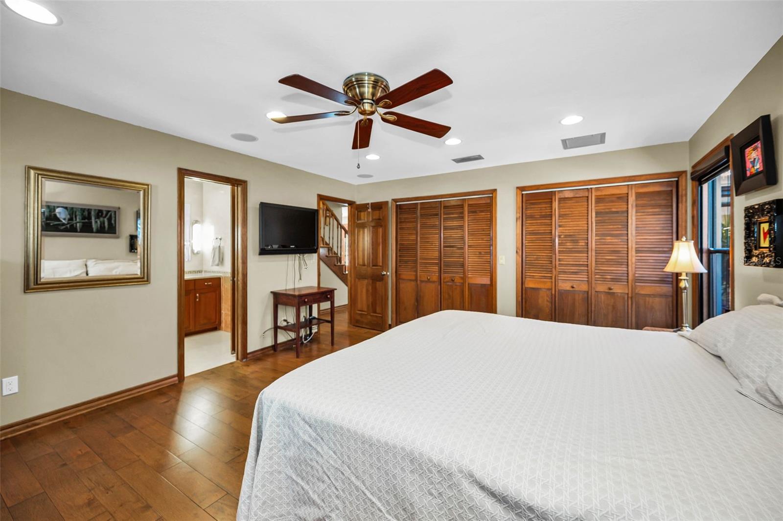 Listing photo id 47 for 1944 Levine Lane