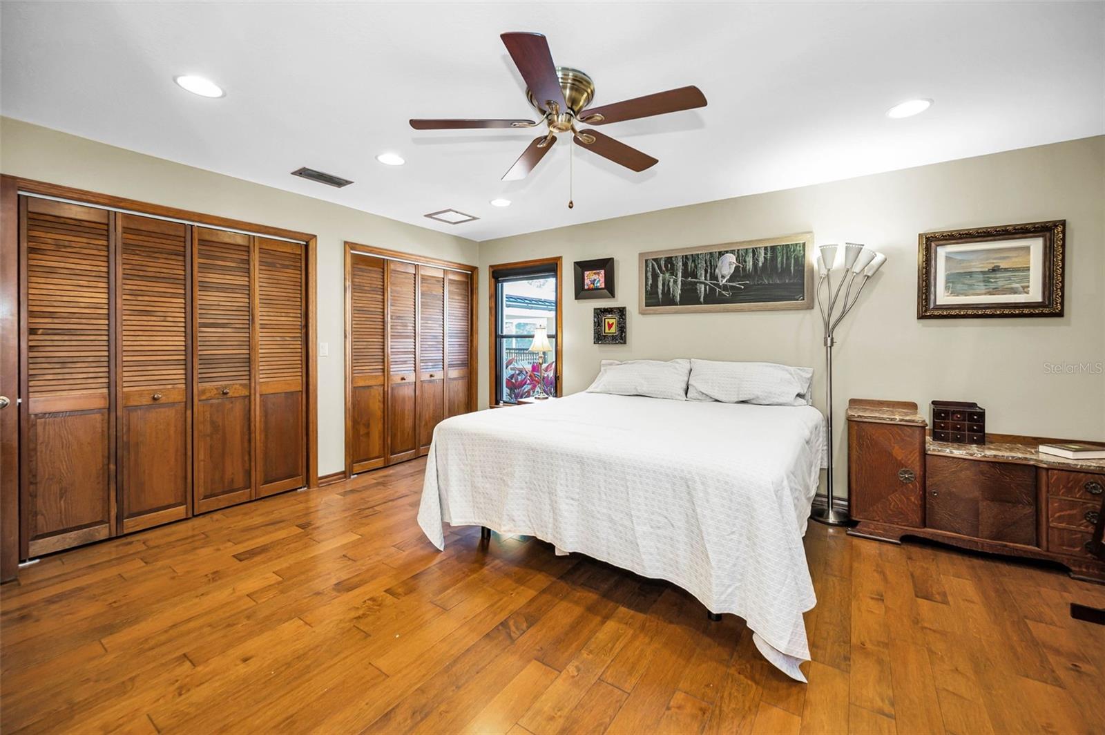 Listing photo id 48 for 1944 Levine Lane