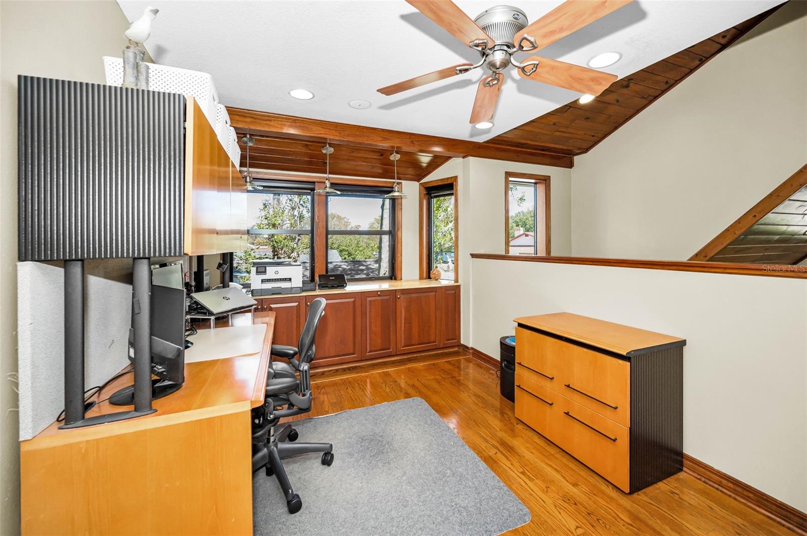 Listing photo id 52 for 1944 Levine Lane