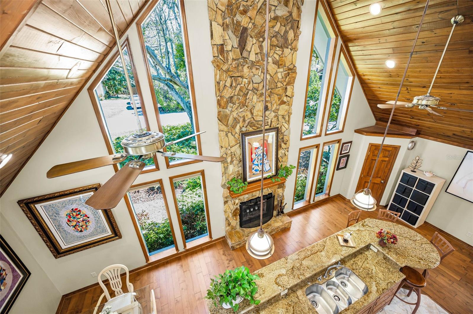 Listing photo id 54 for 1944 Levine Lane