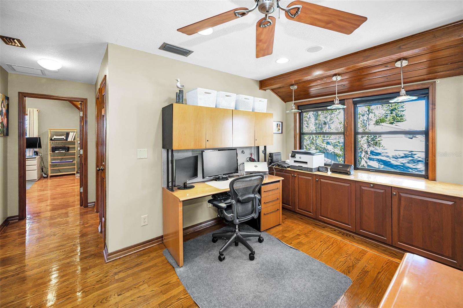 Listing photo id 57 for 1944 Levine Lane