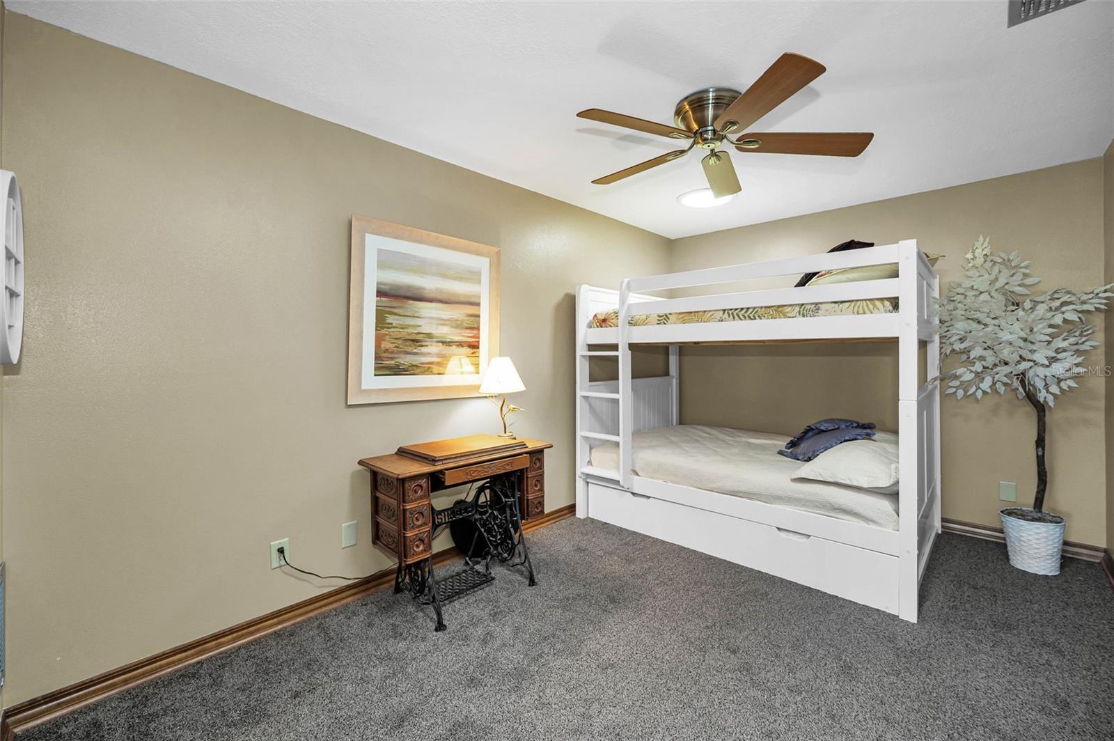 Listing photo id 61 for 1944 Levine Lane