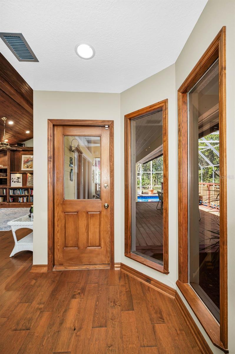 Listing photo id 63 for 1944 Levine Lane