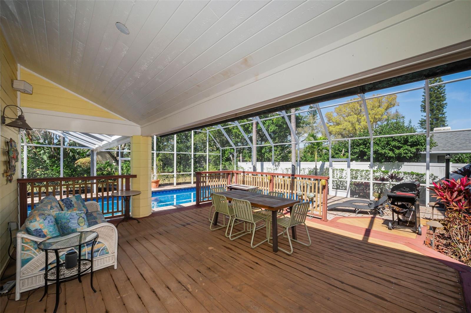 Listing photo id 64 for 1944 Levine Lane