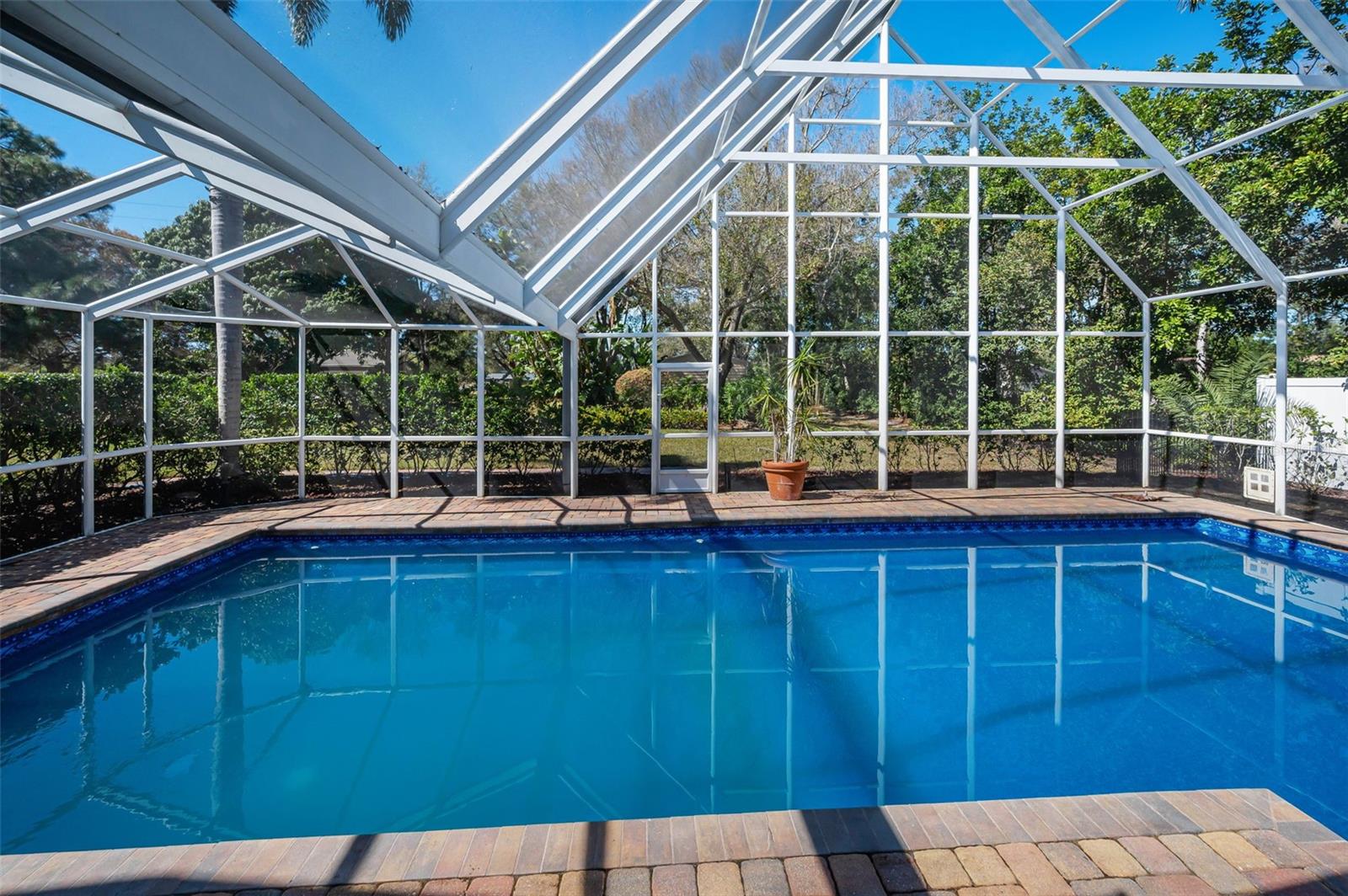 Listing photo id 66 for 1944 Levine Lane