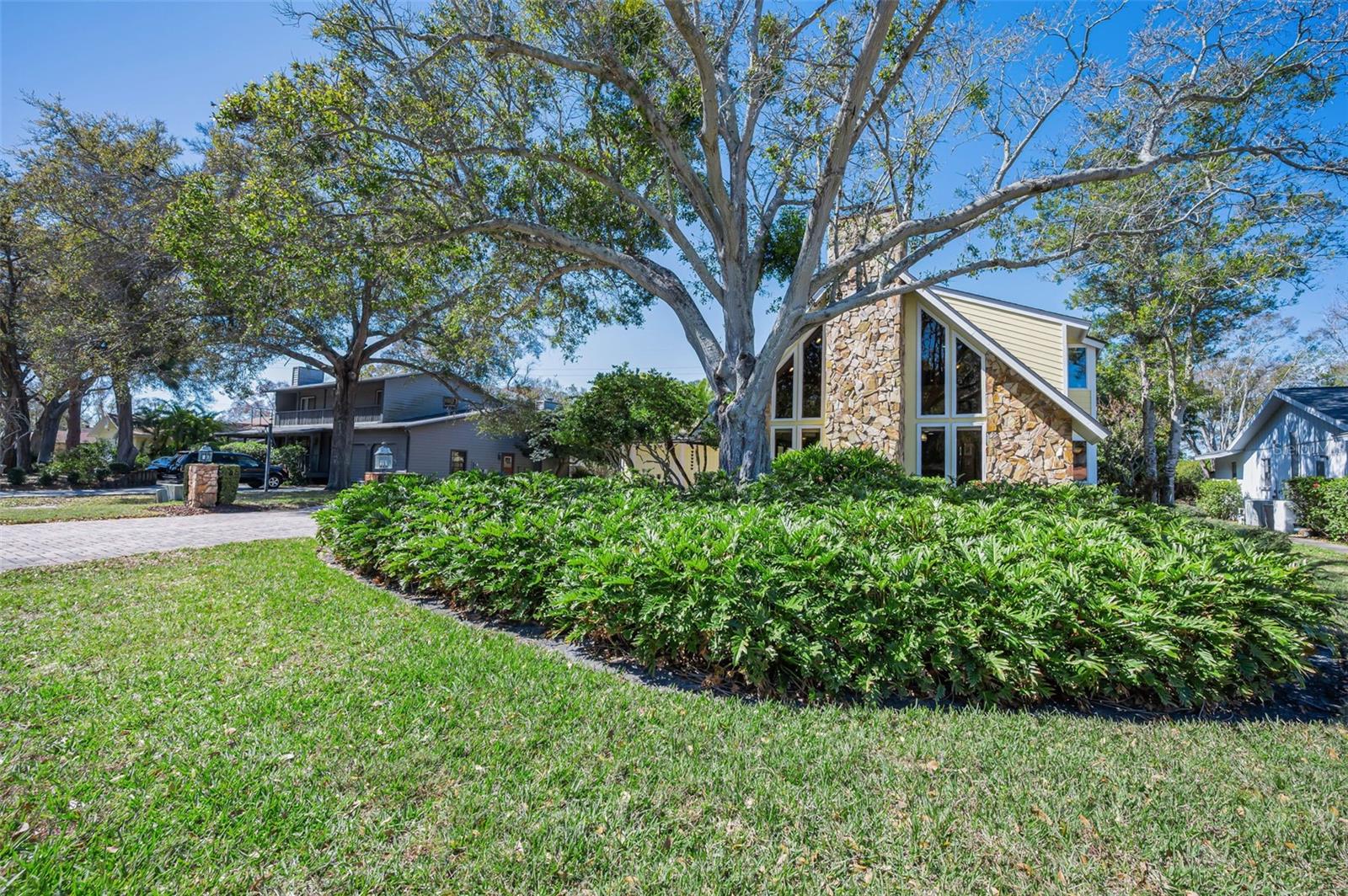 Listing photo id 5 for 1944 Levine Lane