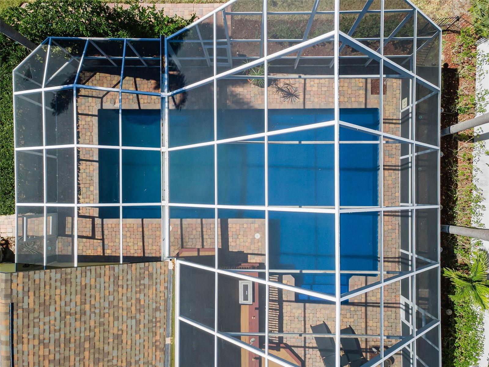 Listing photo id 74 for 1944 Levine Lane