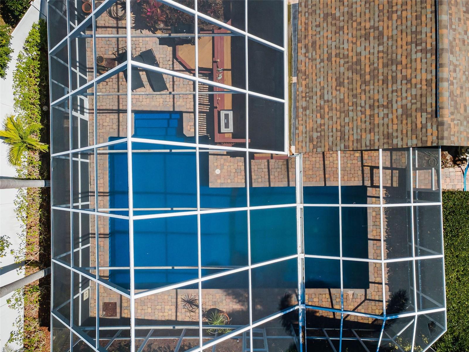 Listing photo id 77 for 1944 Levine Lane