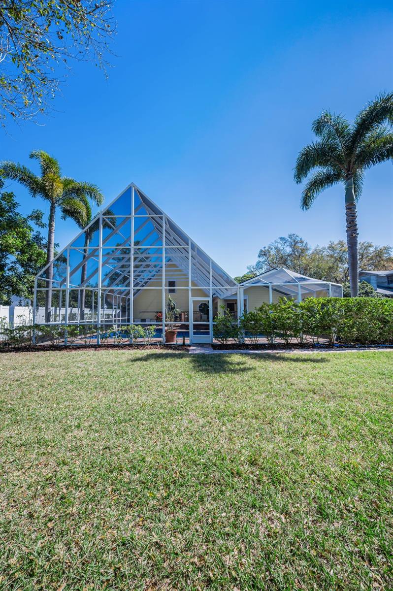 Listing photo id 82 for 1944 Levine Lane