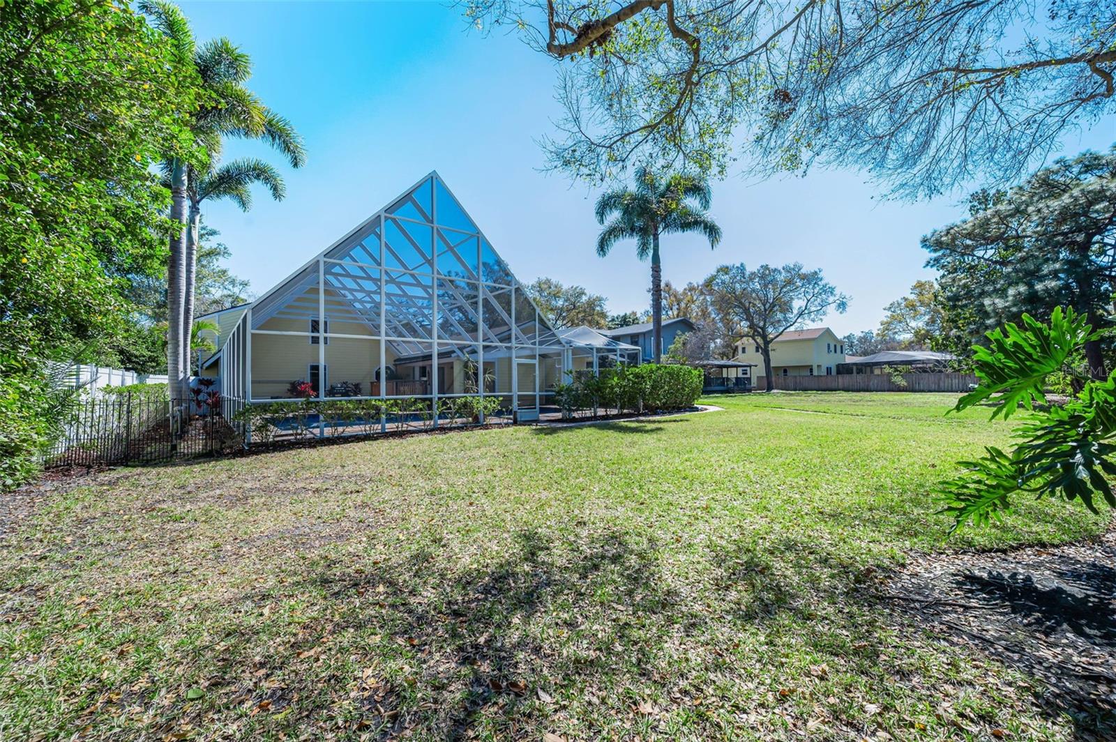 Listing photo id 83 for 1944 Levine Lane