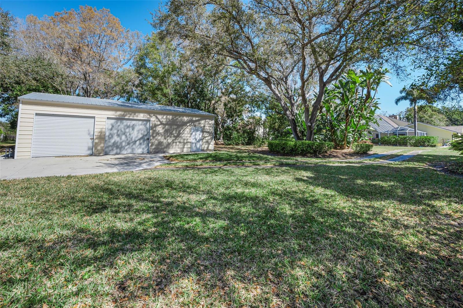 Listing photo id 86 for 1944 Levine Lane