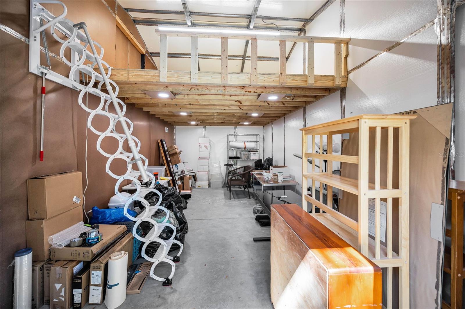 Listing photo id 87 for 1944 Levine Lane