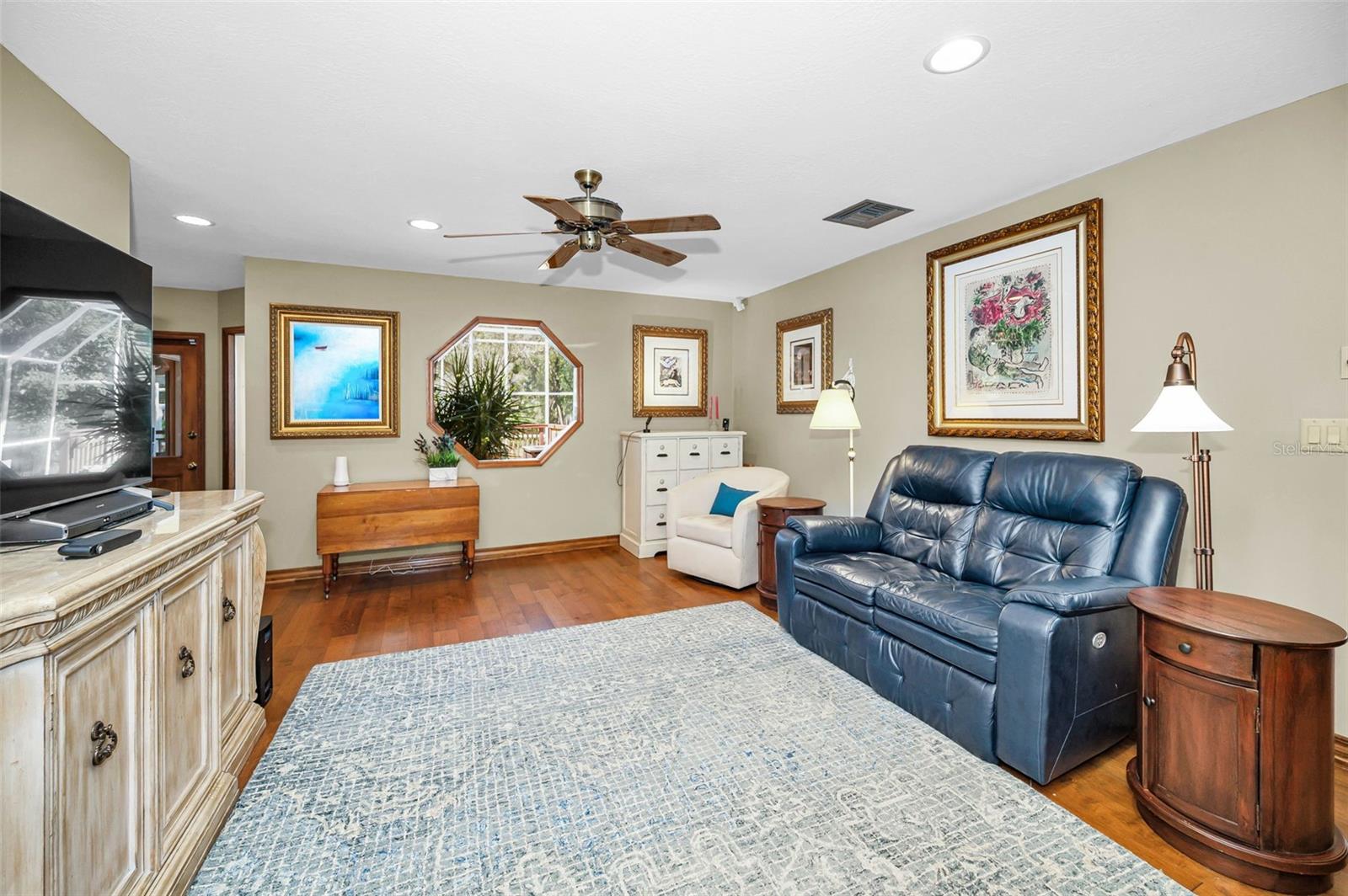 Listing photo id 7 for 1944 Levine Lane