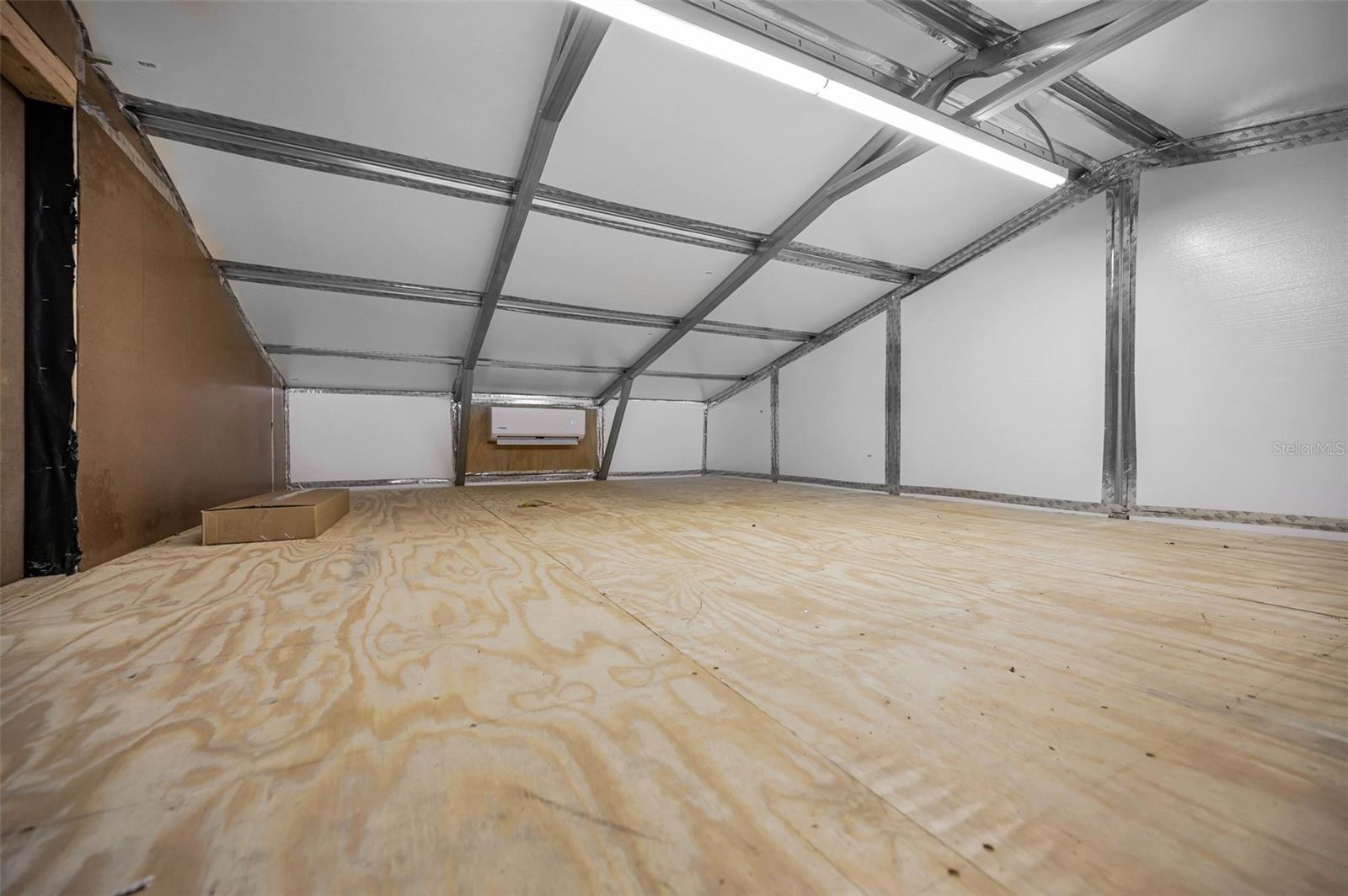 Listing photo id 88 for 1944 Levine Lane