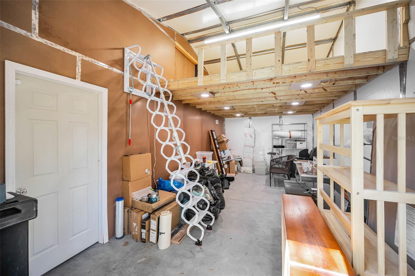 Listing photo id 90 for 1944 Levine Lane