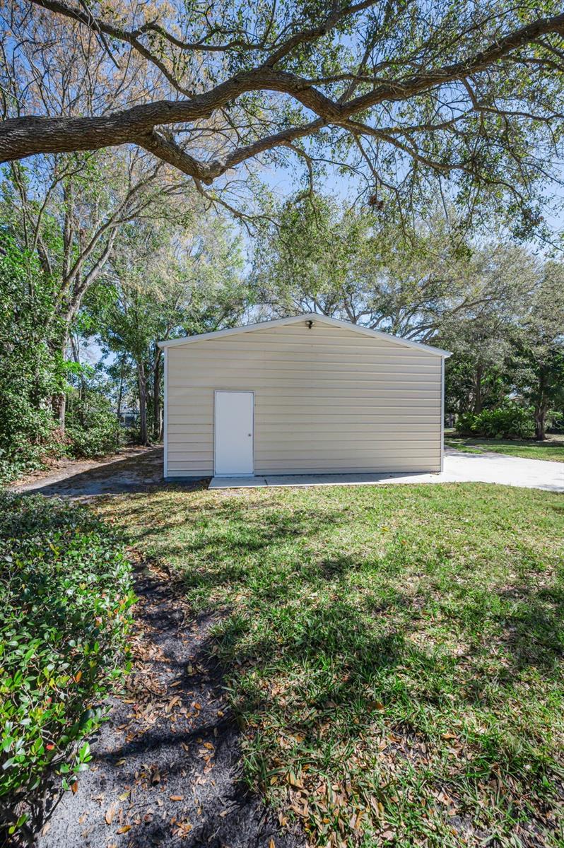 Listing photo id 96 for 1944 Levine Lane