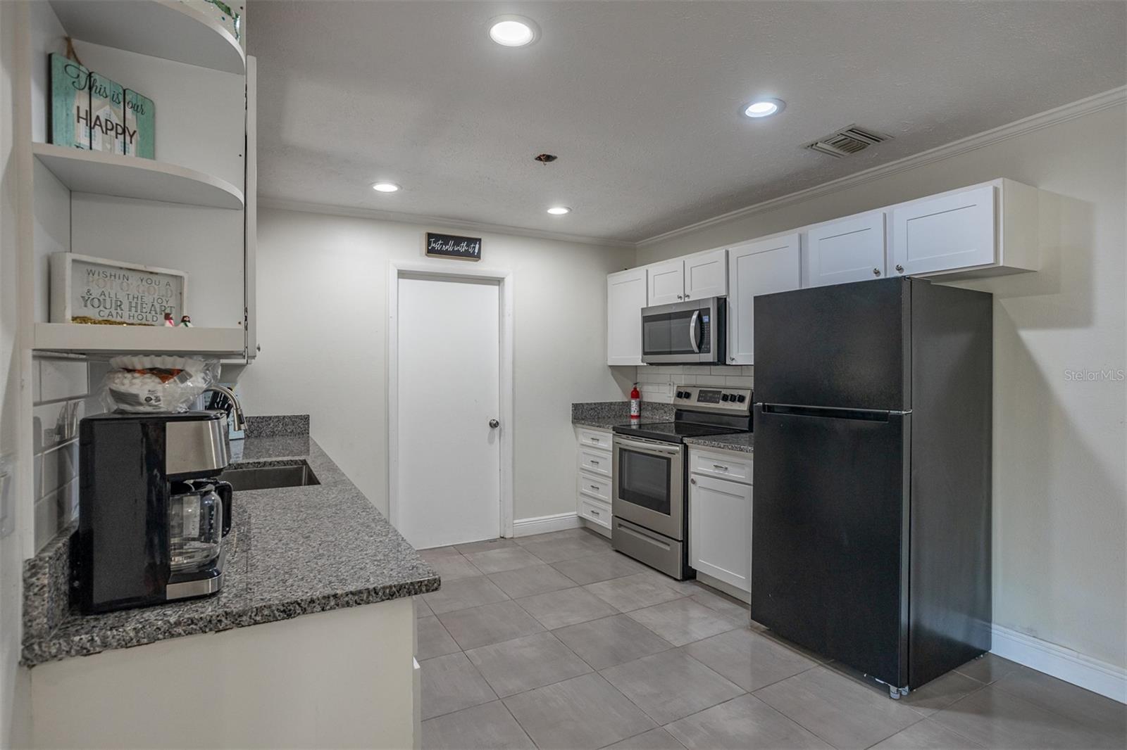 Image 9 of 38 For 806 Chadsworth Avenue