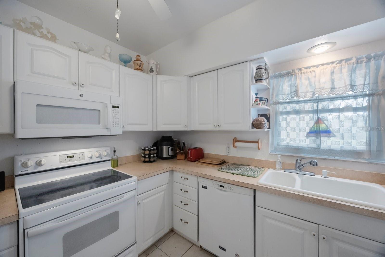 Image 9 of 29 For 9945 47th Ave N 203