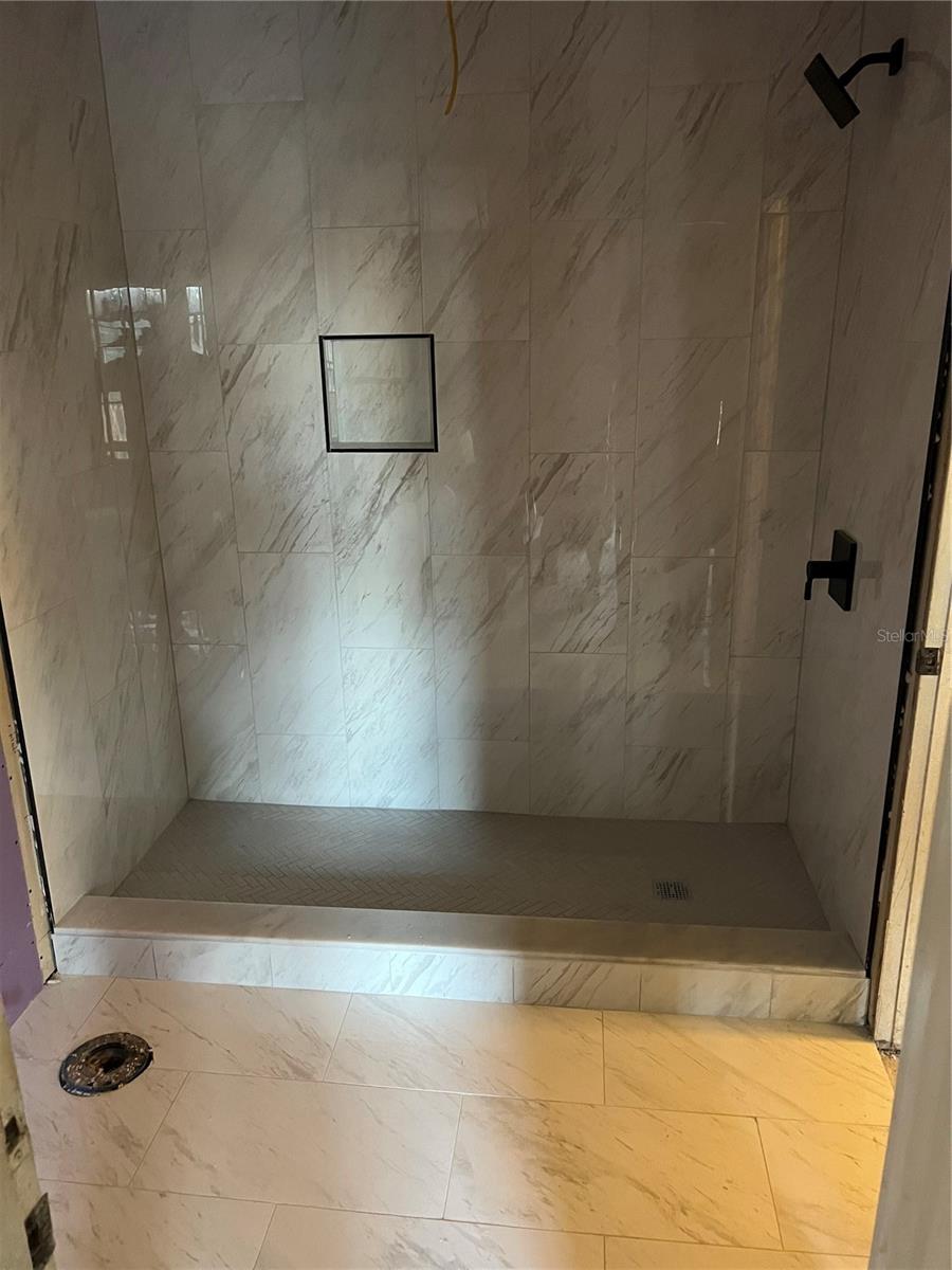 Listing photo id 2 for 6138 Oak Cluster Circle