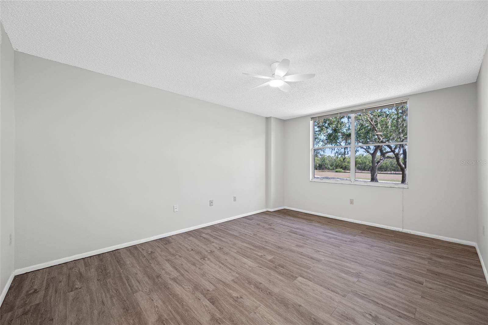 Image 28 of 41 For 2333 Feather Sound Drive A107