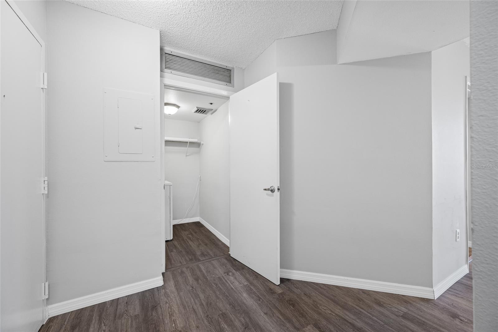 Image 30 of 41 For 2333 Feather Sound Drive A107