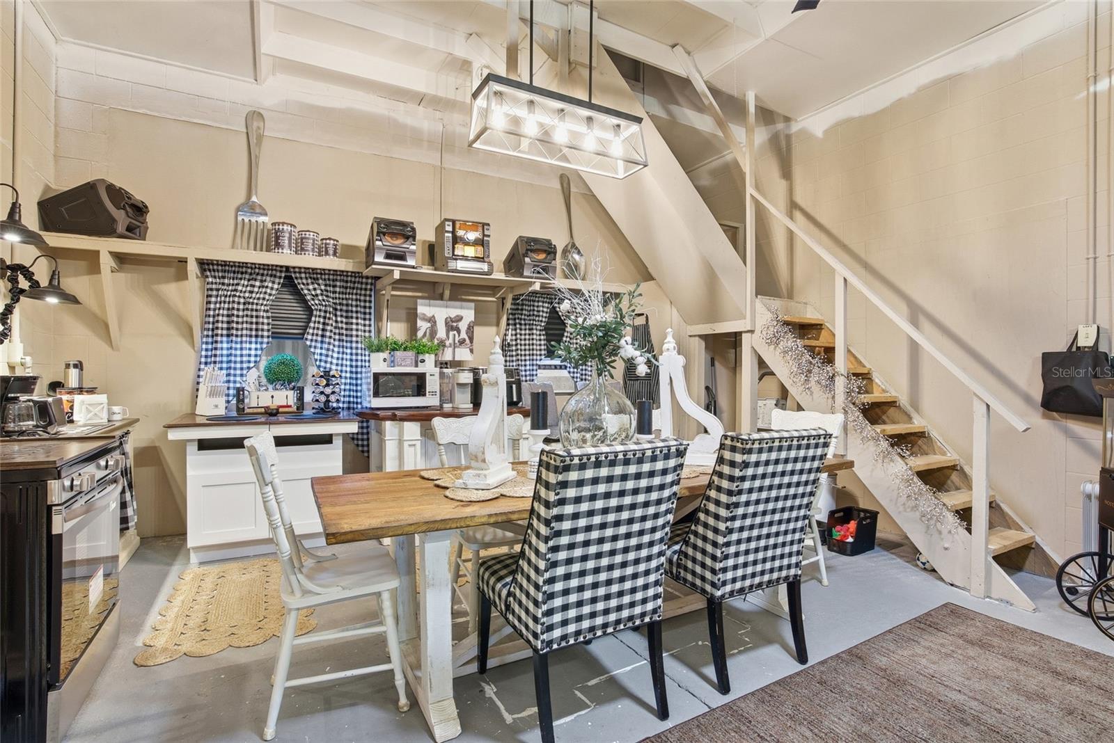 Image 12 of 37 For 11968 Oakview Avenue