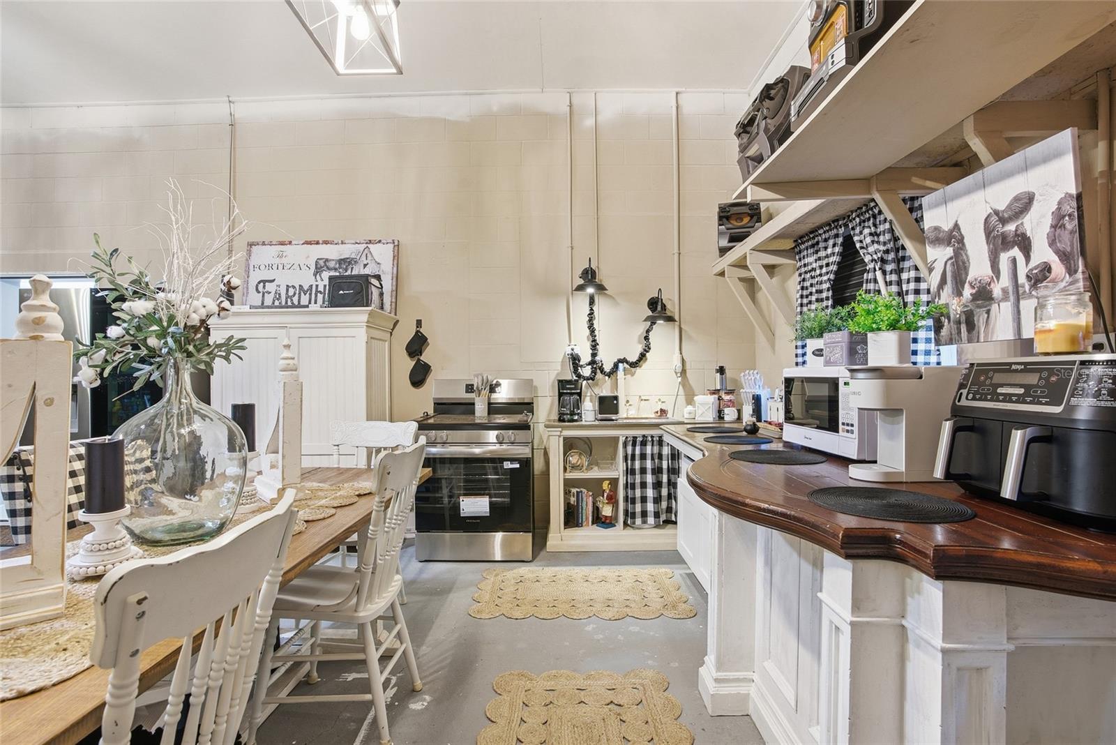 Image 13 of 37 For 11968 Oakview Avenue