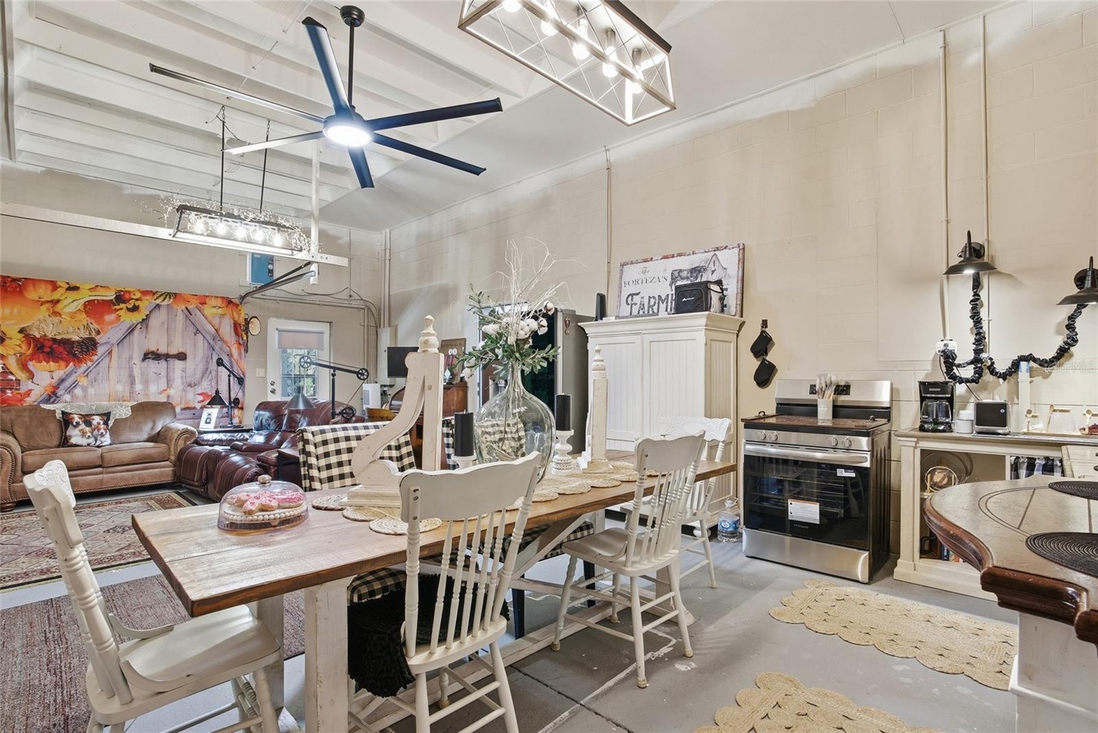 Image 14 of 37 For 11968 Oakview Avenue