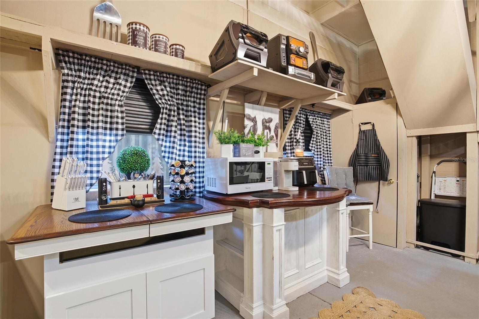 Image 15 of 37 For 11968 Oakview Avenue