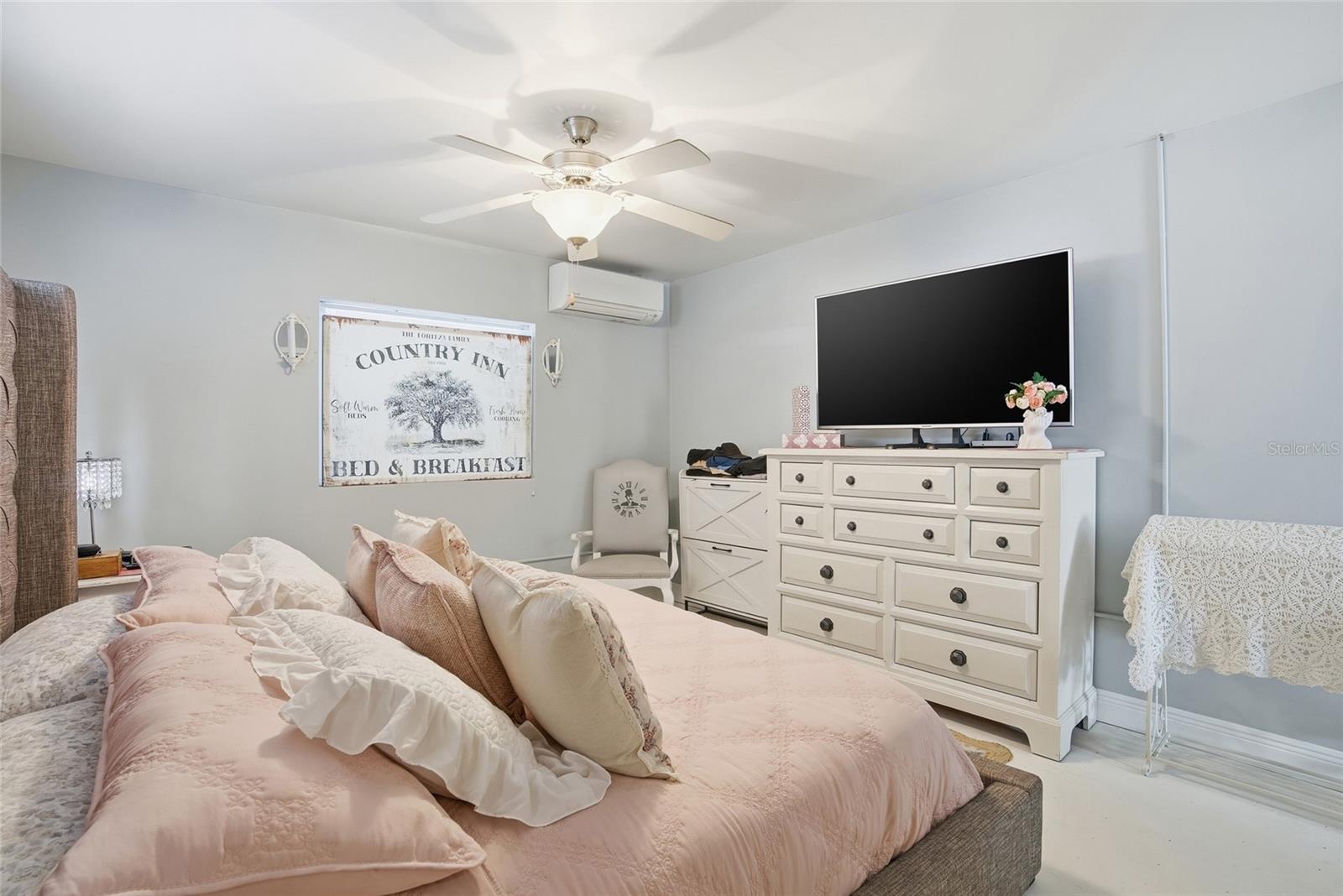 Image 17 of 37 For 11968 Oakview Avenue