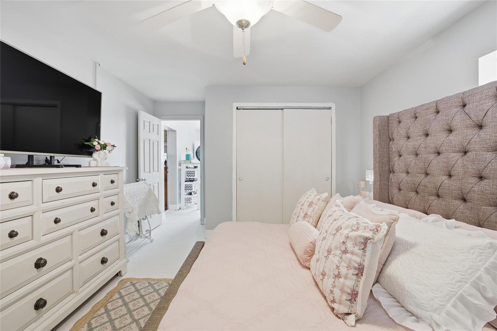 Image 18 of 37 For 11968 Oakview Avenue