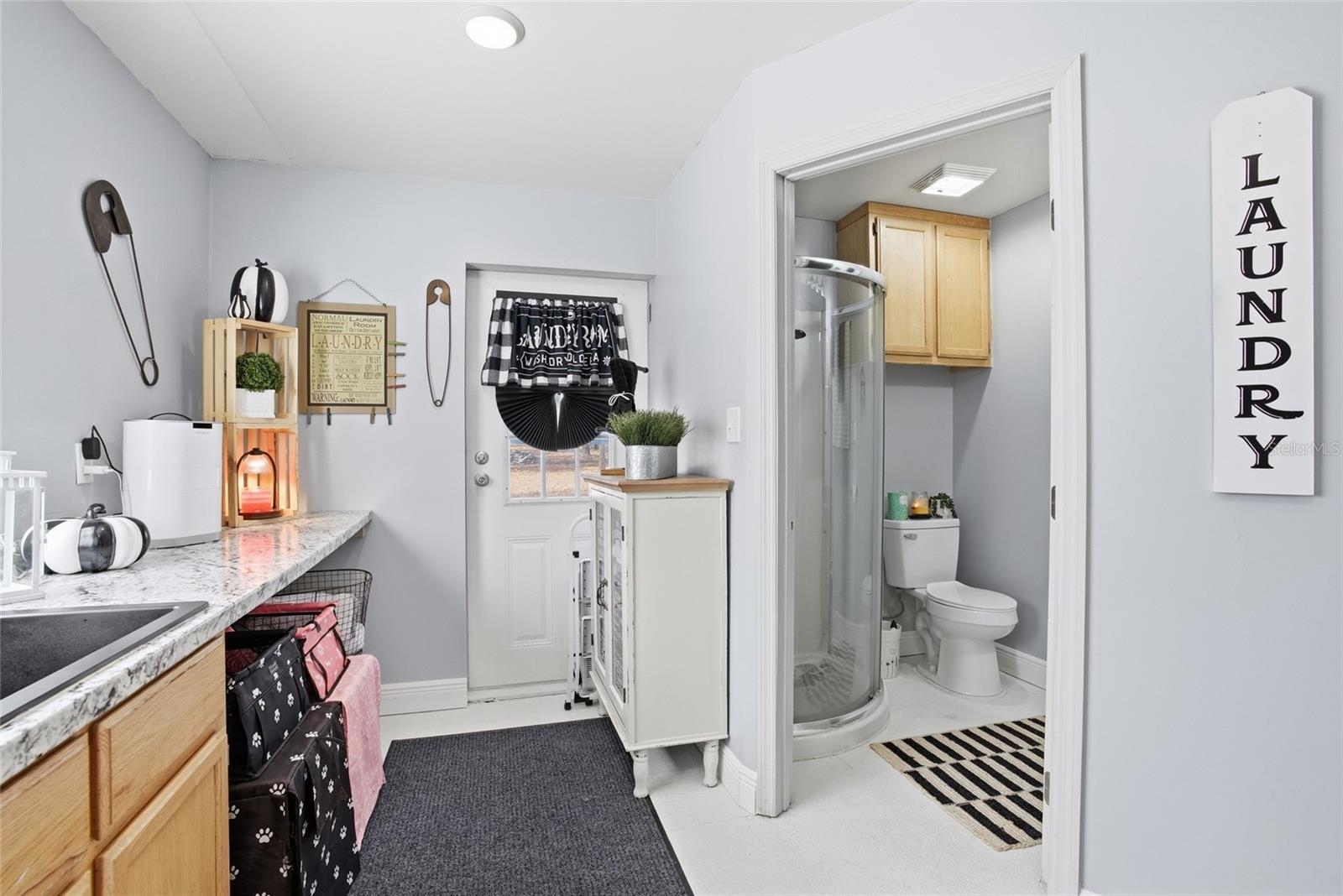 Image 20 of 37 For 11968 Oakview Avenue