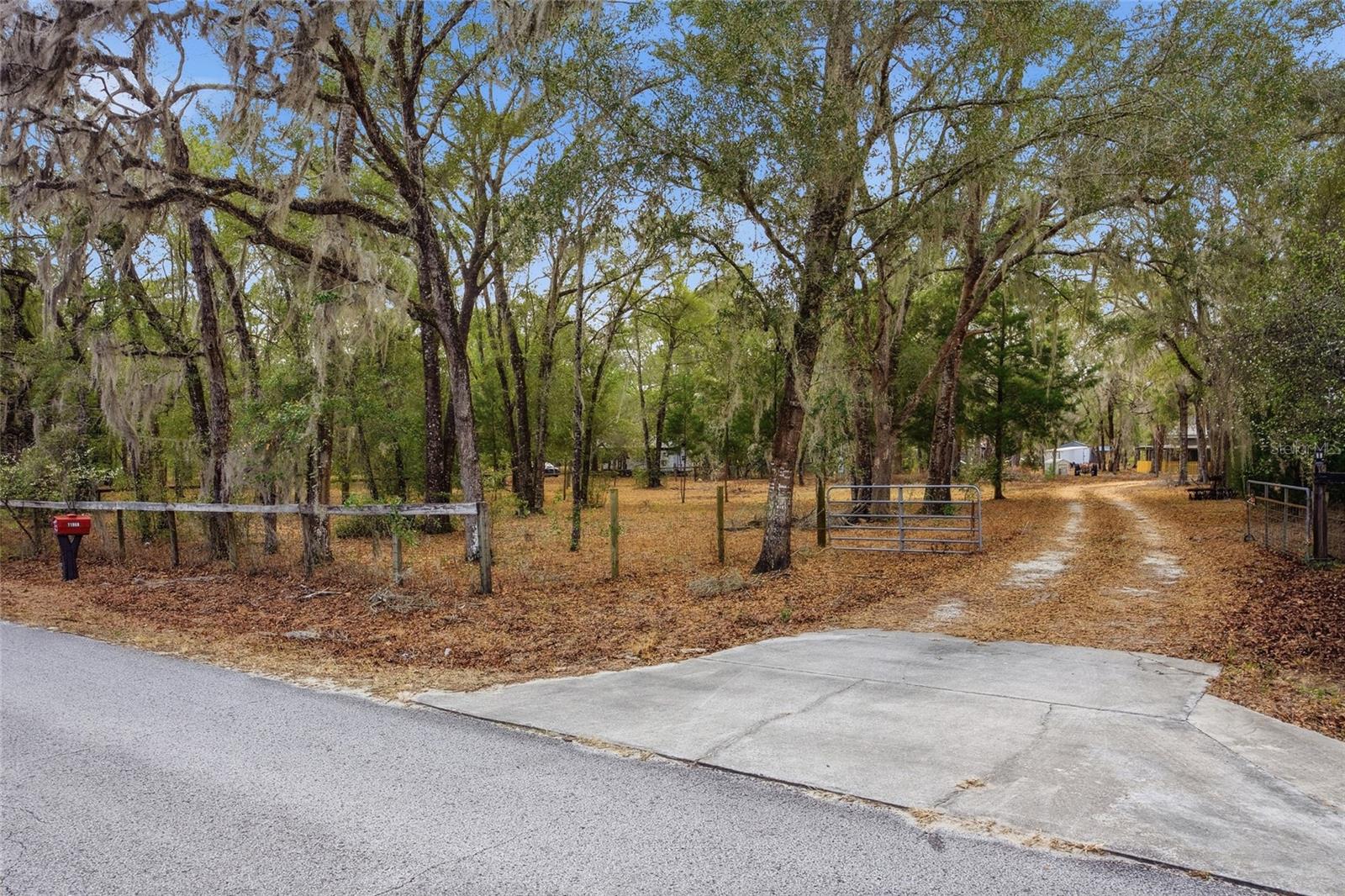 Image 25 of 37 For 11968 Oakview Avenue