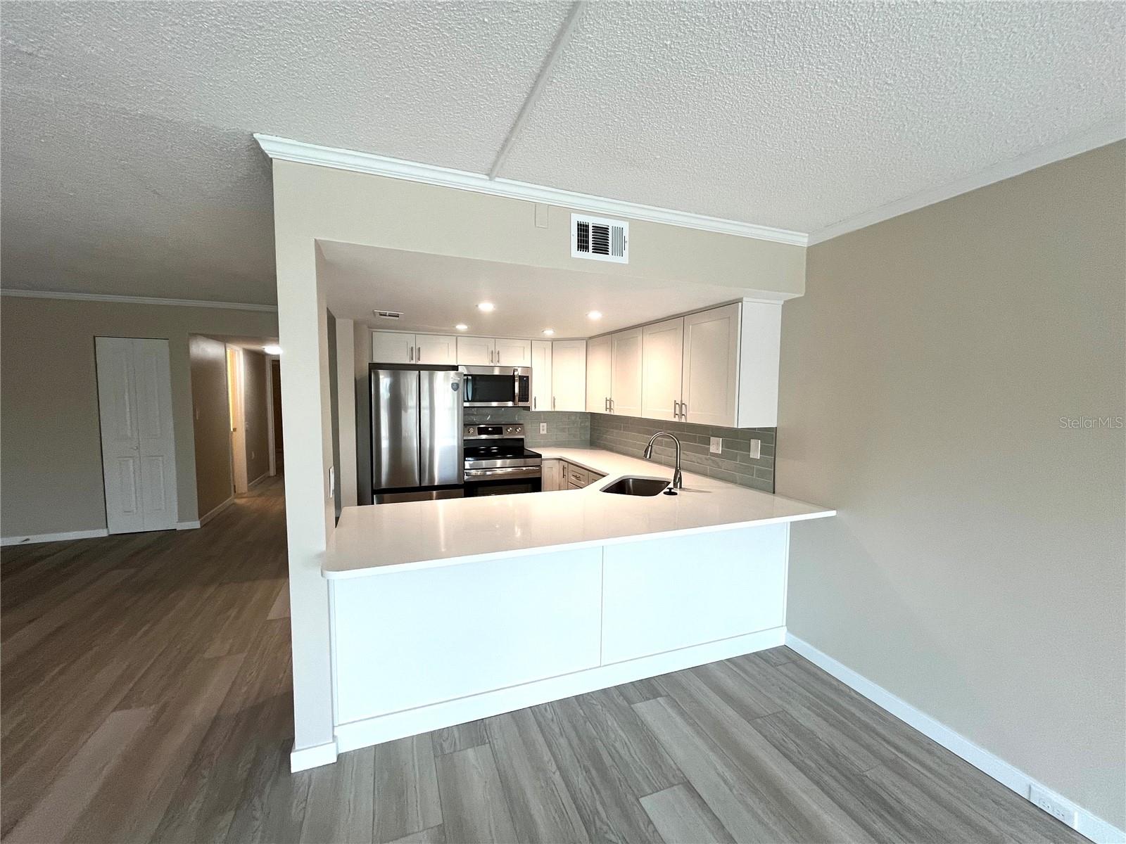 Image 17 of 65 For 661 Poinsettia Avenue 109