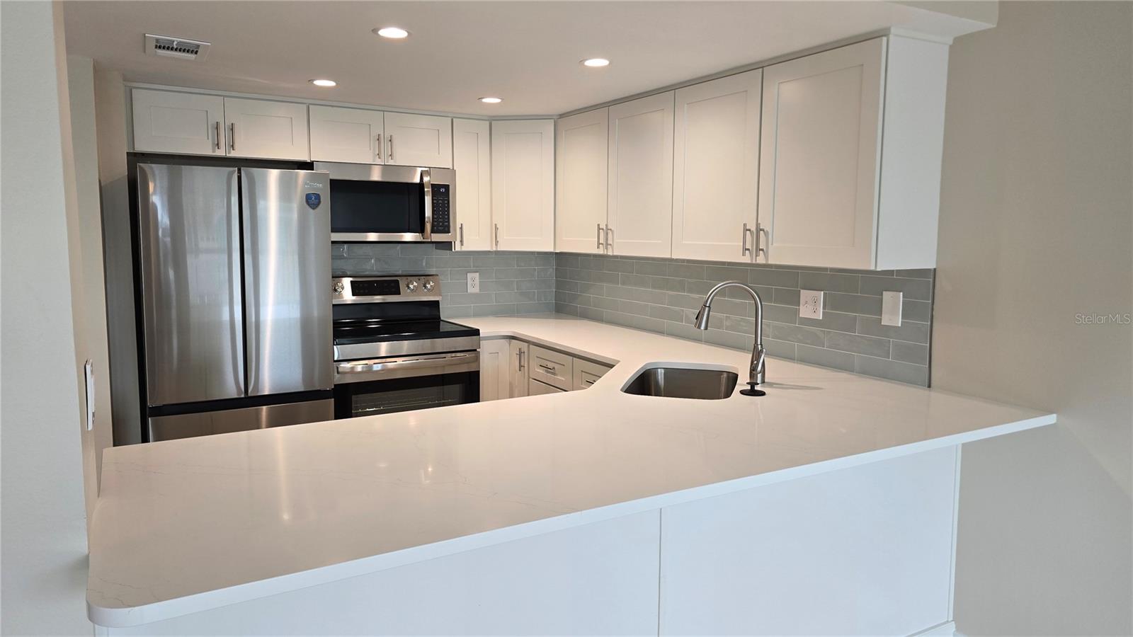 Image 19 of 65 For 661 Poinsettia Avenue 109