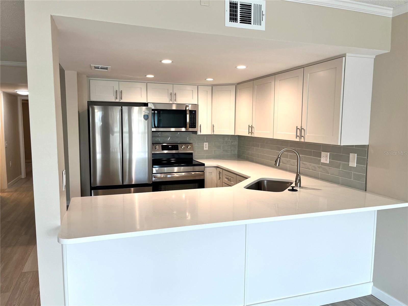 Image 21 of 65 For 661 Poinsettia Avenue 109