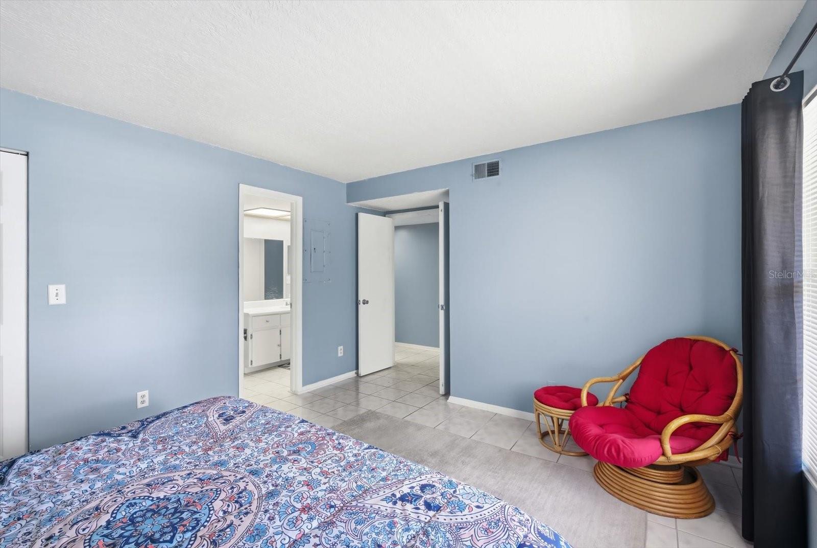 Image 11 of 28 For 7830 Niagara Avenue 303