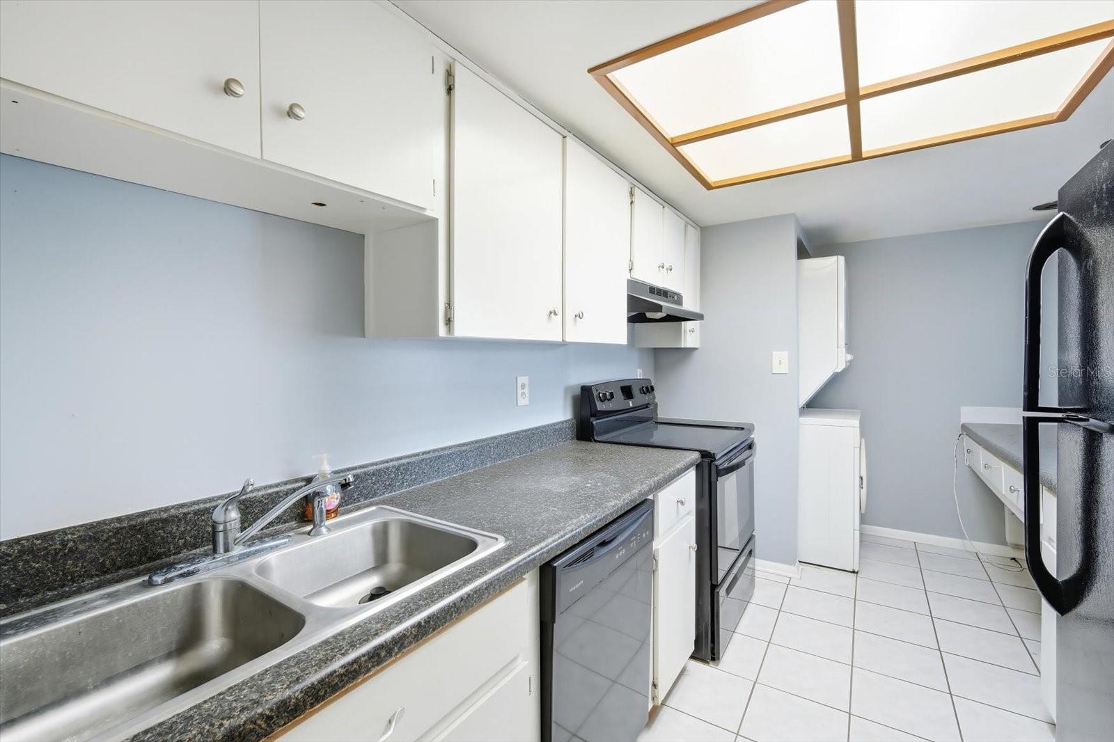 Image 7 of 28 For 7830 Niagara Avenue 303