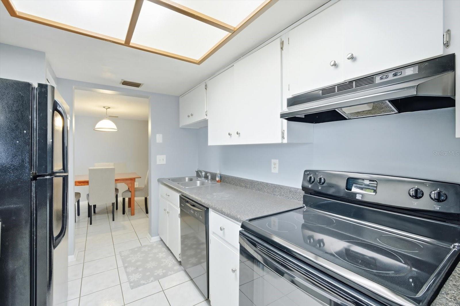 Image 8 of 28 For 7830 Niagara Avenue 303