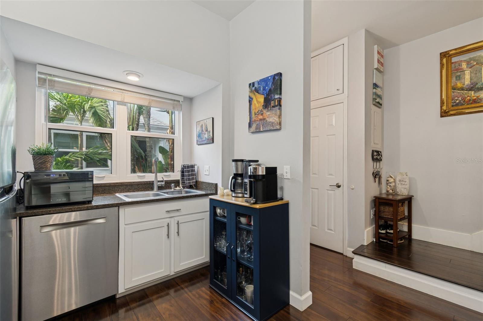 Image 8 of 48 For 1201 Horatio Street F3