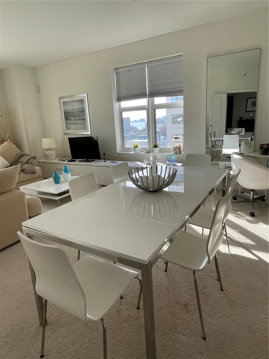 Image 12 of 36 For 628 Cleveland Street 1002