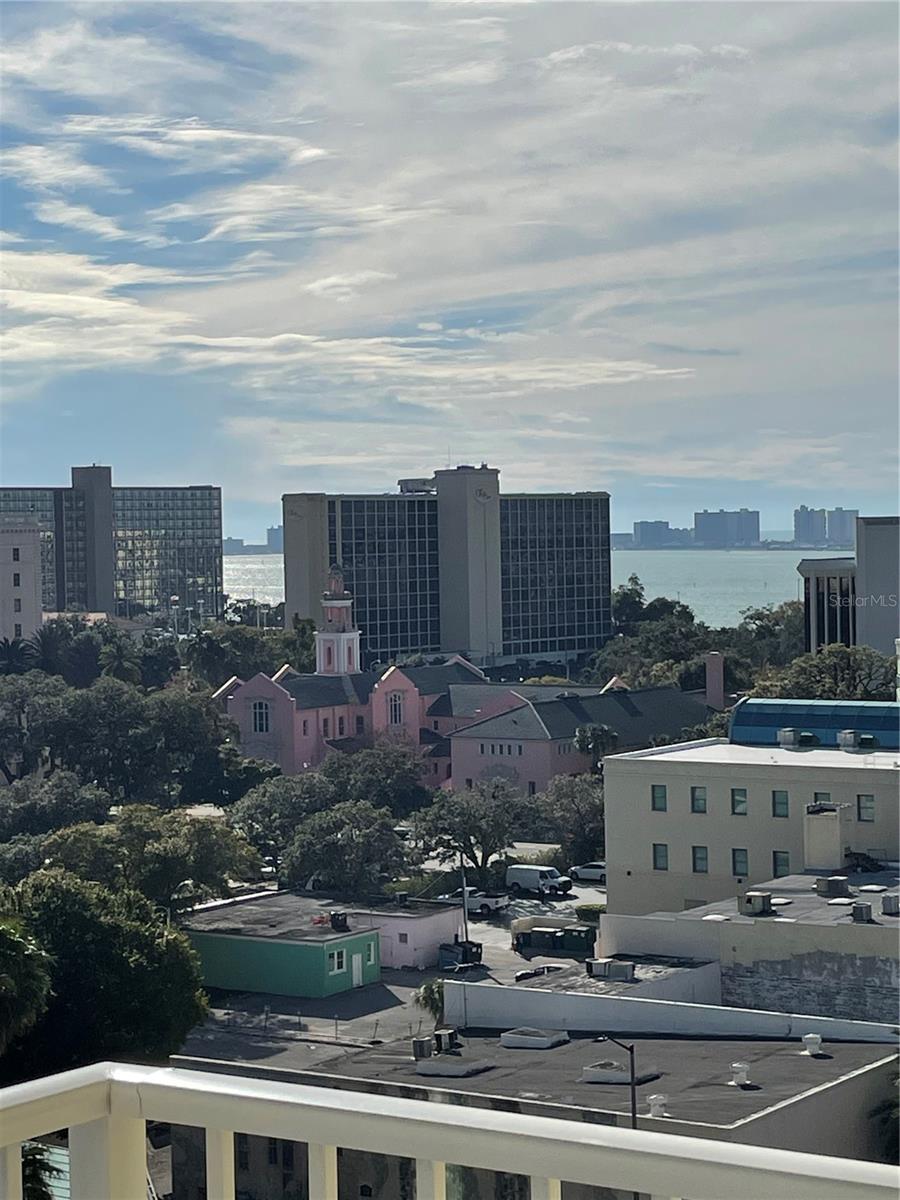 Image 16 of 36 For 628 Cleveland Street 1002