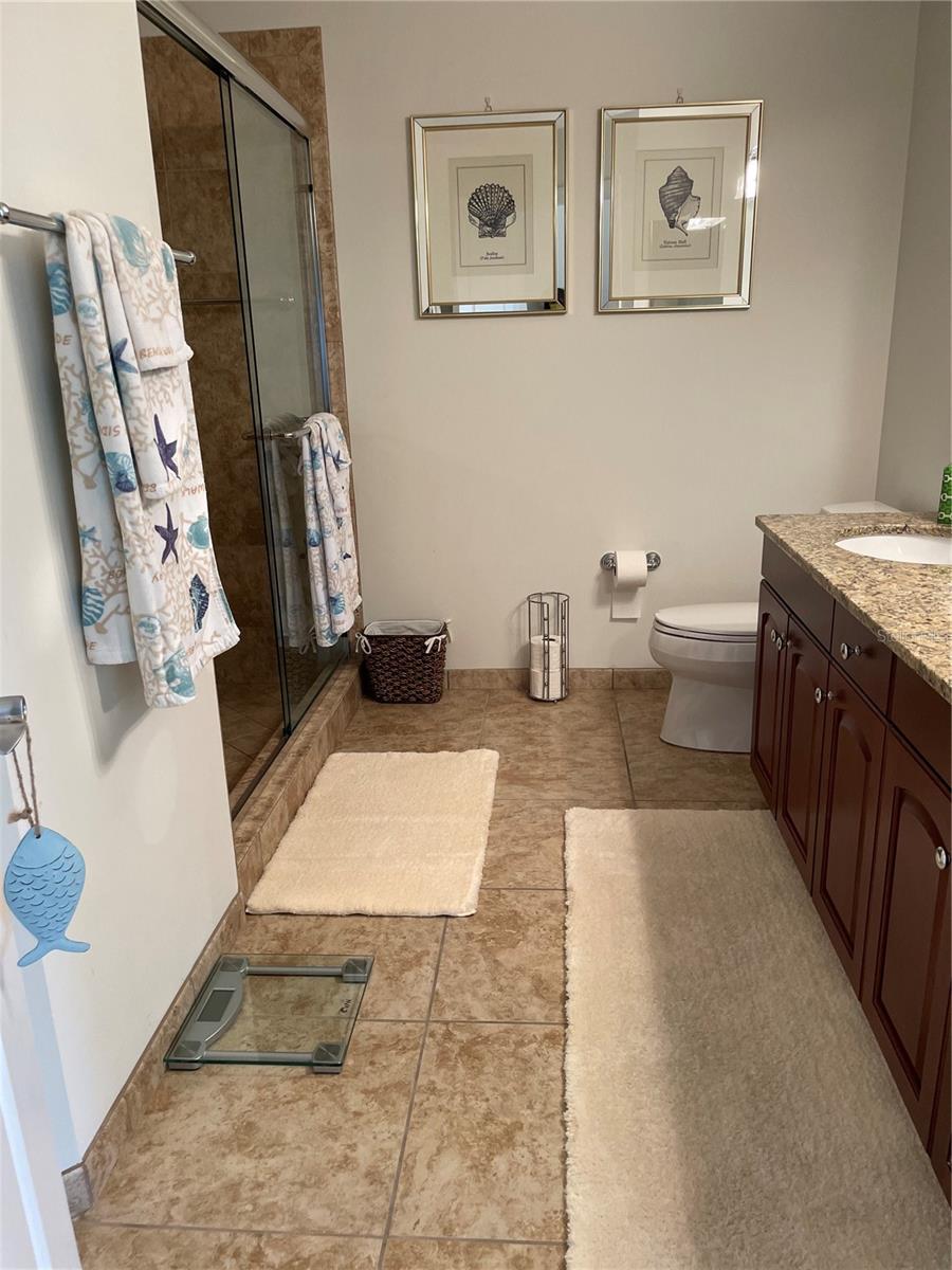 Image 22 of 36 For 628 Cleveland Street 1002