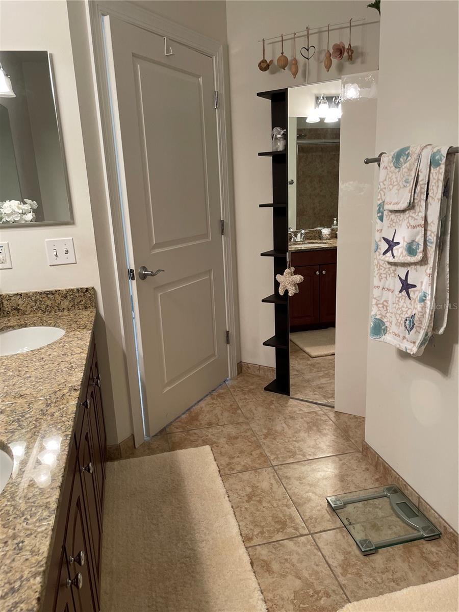 Image 23 of 36 For 628 Cleveland Street 1002