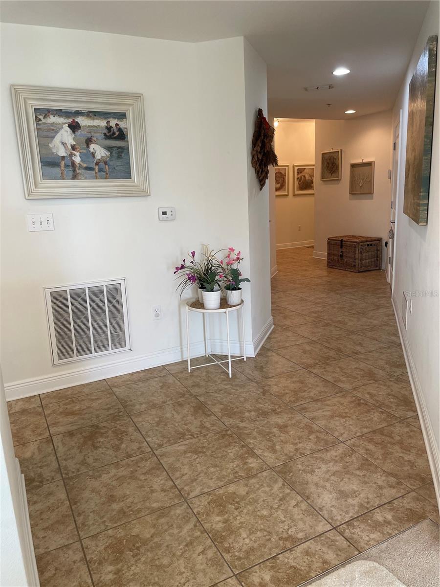 Image 26 of 36 For 628 Cleveland Street 1002