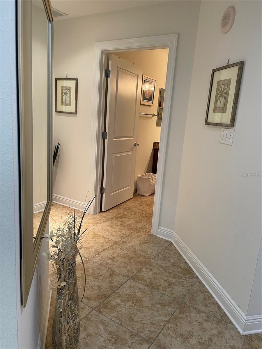 Image 27 of 36 For 628 Cleveland Street 1002