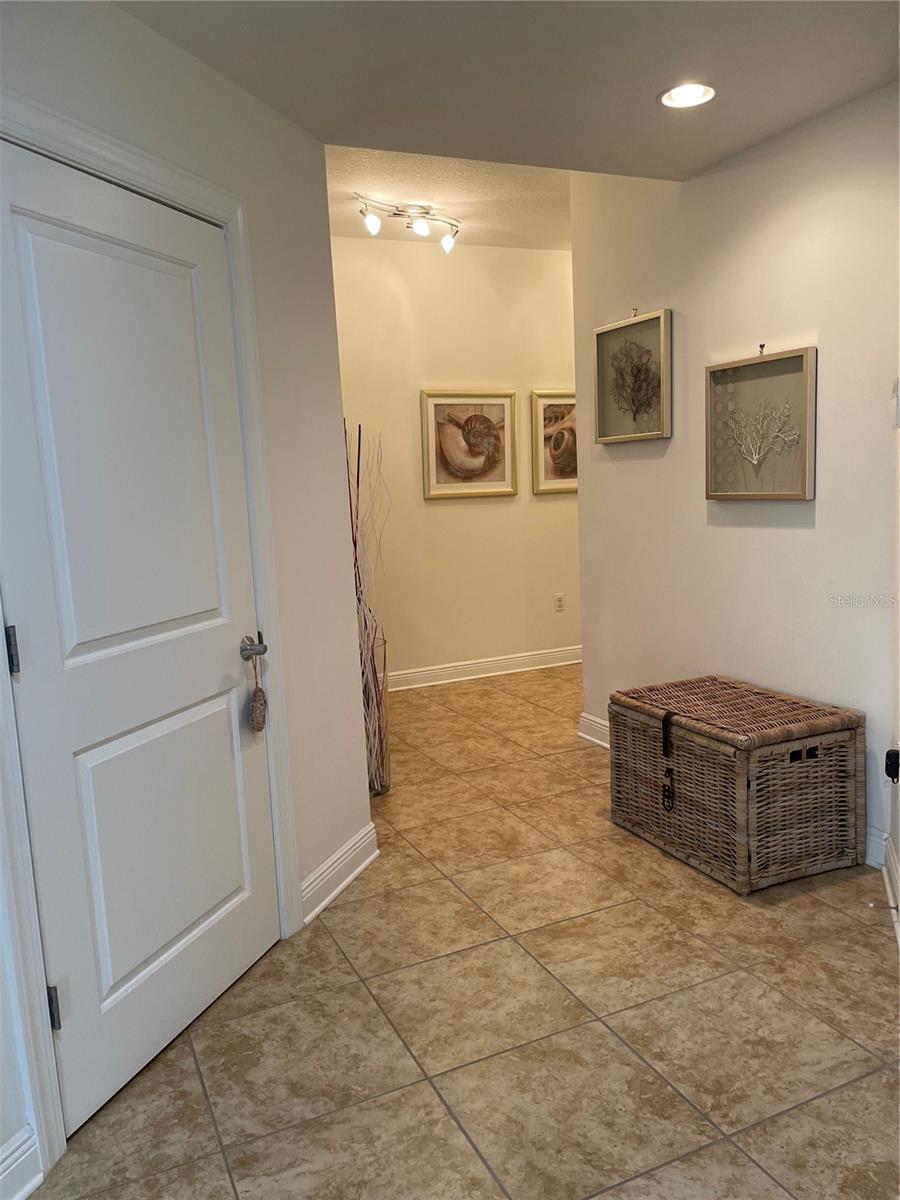 Image 28 of 36 For 628 Cleveland Street 1002