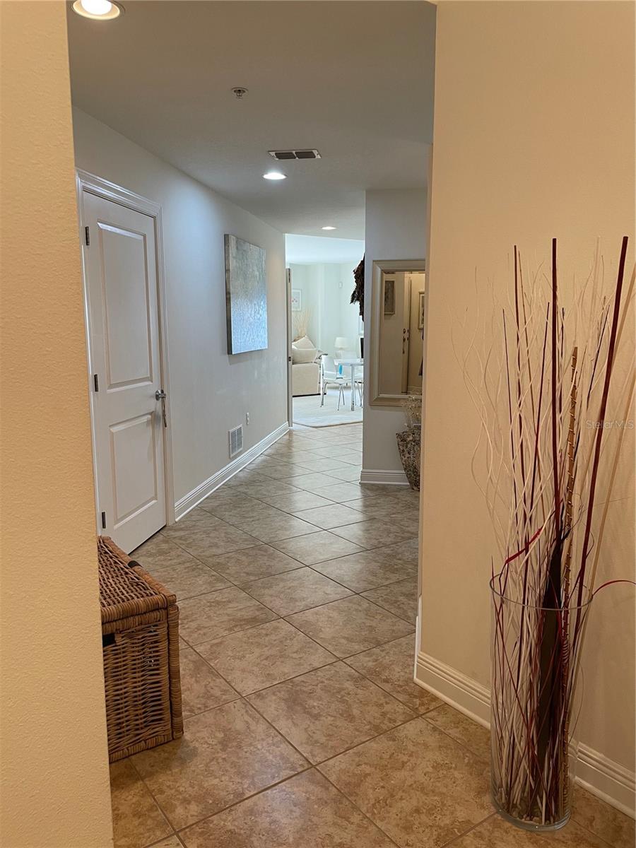 Image 3 of 36 For 628 Cleveland Street 1002