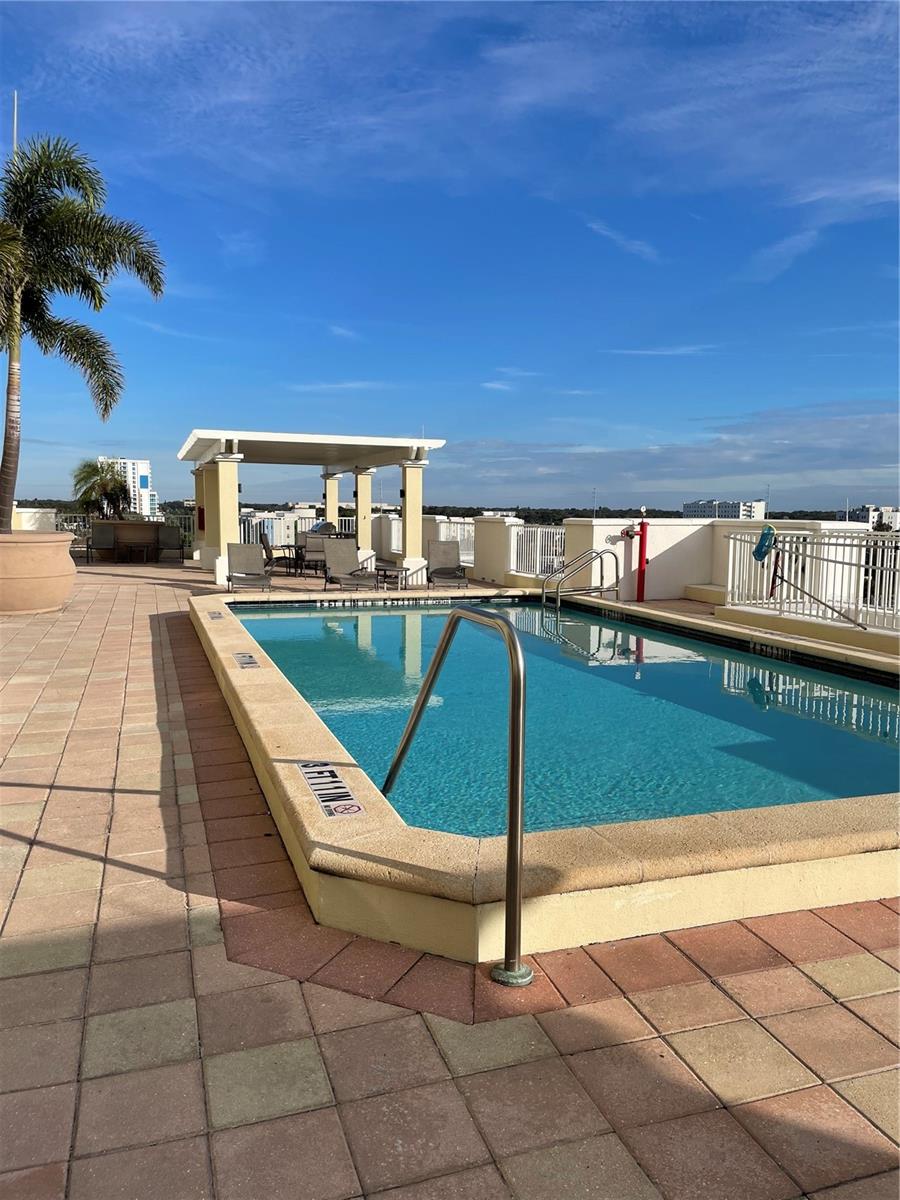 Image 35 of 36 For 628 Cleveland Street 1002