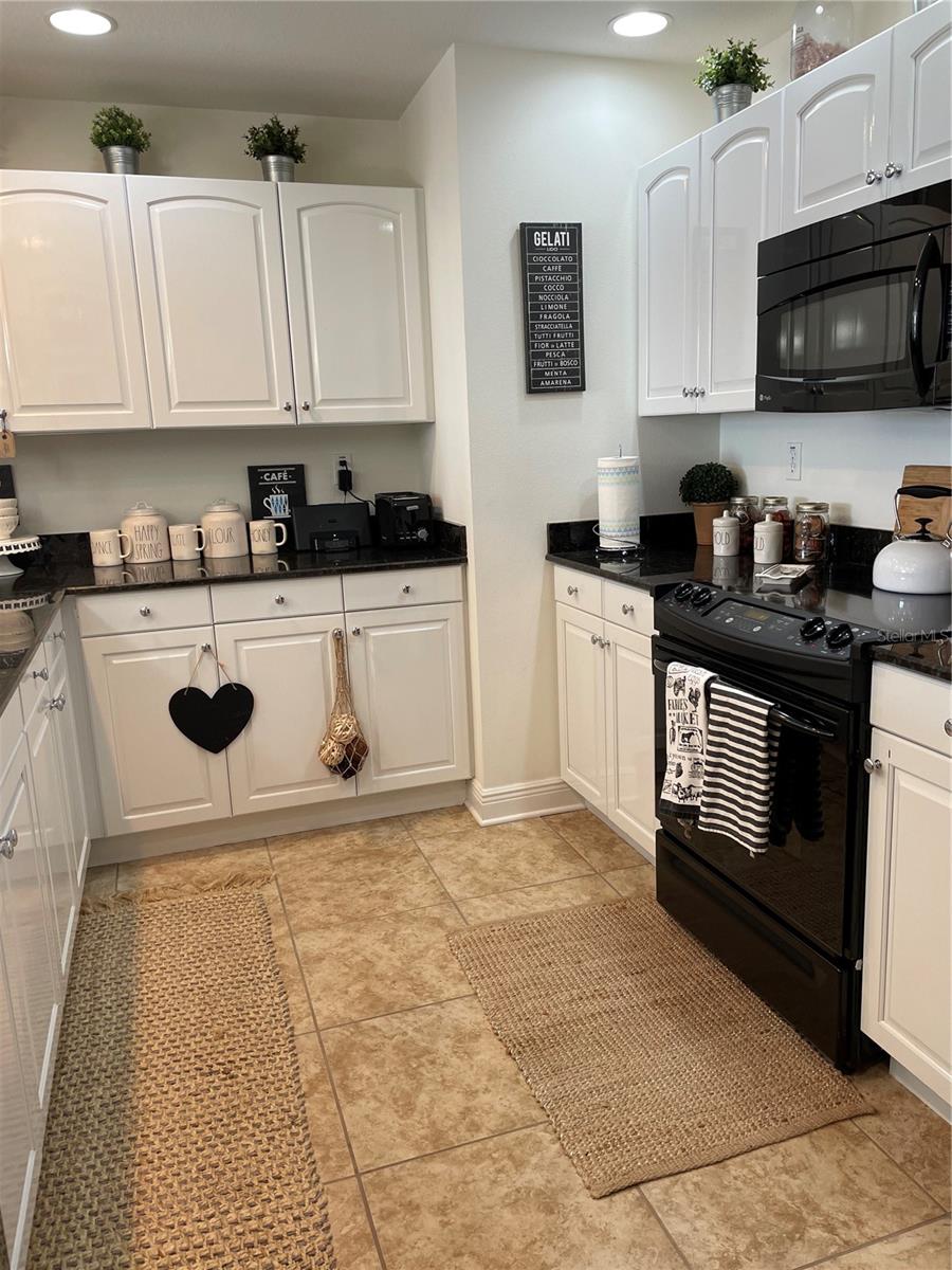 Image 9 of 36 For 628 Cleveland Street 1002